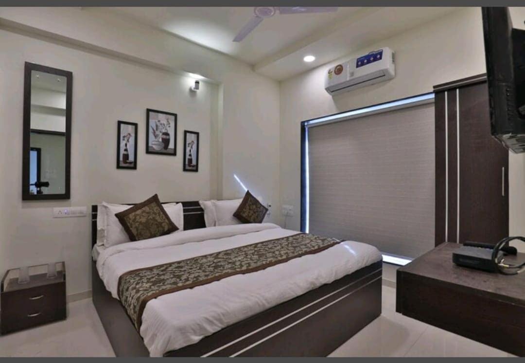 Oyo 80228 Hotel Richa Halol Экстерьер фото